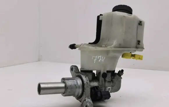 Volkswagen Tiguan Master brake cylinder 5Q2611301H