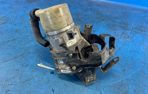 Volvo XC70 Power steering pump 36012390