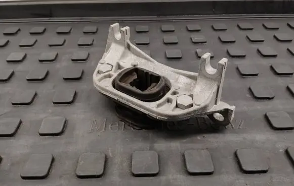 Mercedes-Benz Citan W415 Engine mount bracket 8200277212