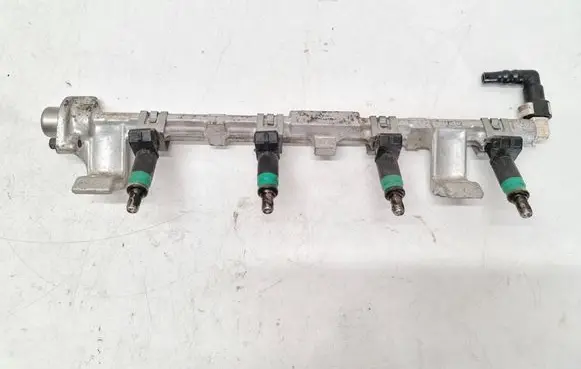 Ford Focus Fuel main line pipe 9D280 G9H487