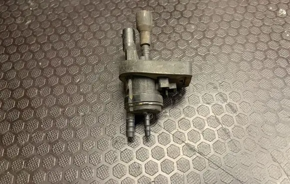 Mercedes-Benz E W211 Valve vacuum 0025401497 48B43625B00