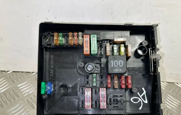 Volkswagen Tiguan Fuse box set 017181281 1718130