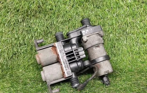 BMW 5 E39 Coolant heater control valve 8372004 1147412119