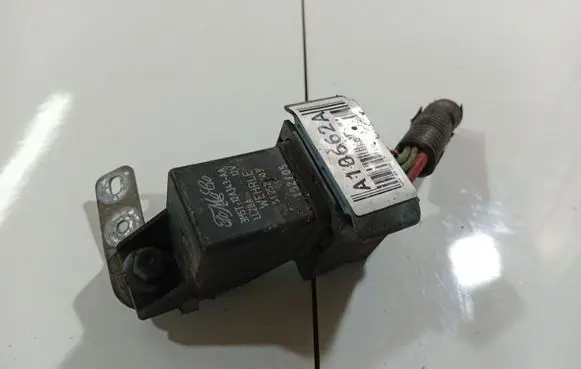 Volvo V50 Glow plug pre-heat relay 3M5T12A343AA