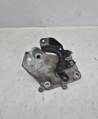 Engine mounting bracket