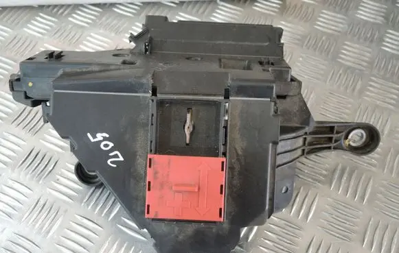 Mercedes-Benz C W205 Fuse box set Bezpiecznik2
