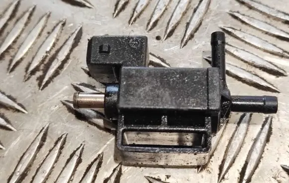 Volvo V70 Turbo solenoid valve 30670449
