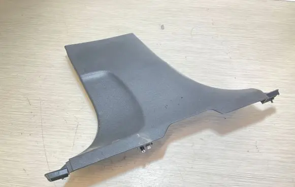 Volvo XC40 (B) pillar trim (bottom) 31457495