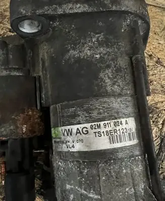Volkswagen PASSAT B6 Starter motor 02M911024A