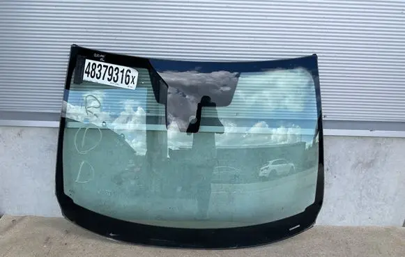 Nissan Qashqai Front windscreen/windshield window