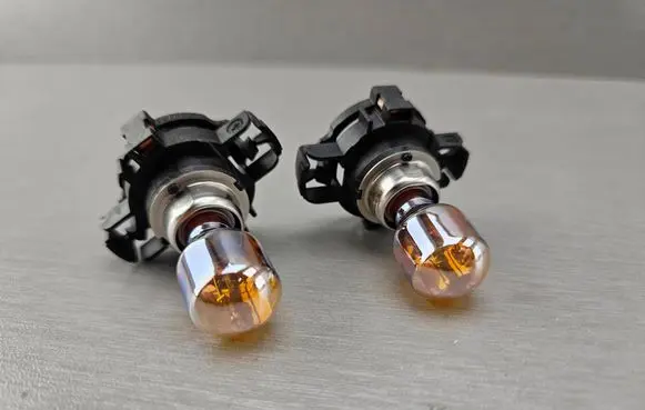 BMW 3 E90 E91 Headlight/headlamp bulb 7161306 63217161306 7162851