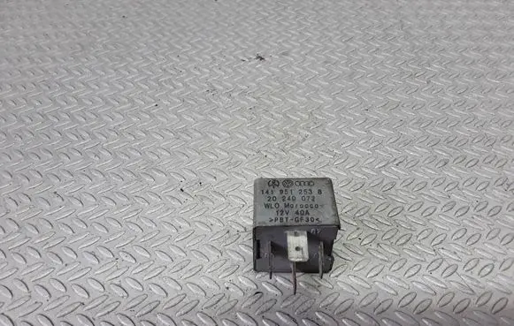 Volkswagen PASSAT B5.5 Other relay 141951253B