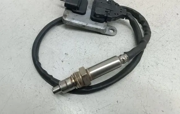 Mercedes-Benz C W205 Lambda probe sensor A0009051512 SNS621A 0009051512