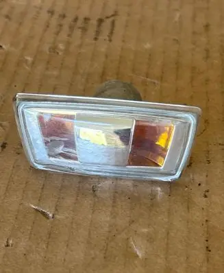Front fender indicator light