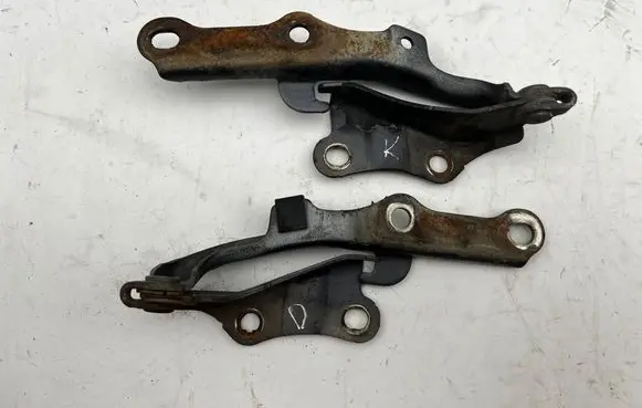 Toyota Land Cruiser (J120) Engine bonnet/hood hinges