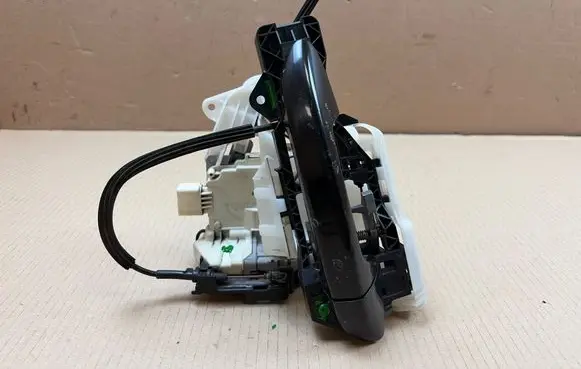 Volkswagen PASSAT B6 Front door lock 3C1837015A