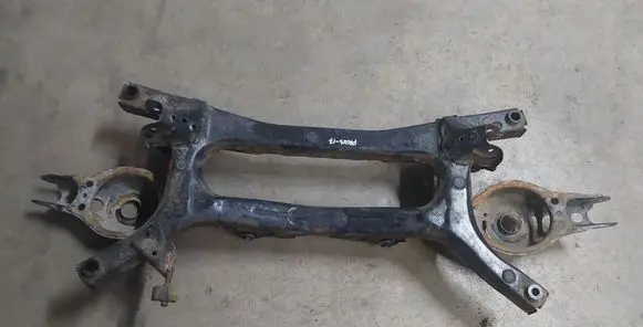 Toyota Prius (XW50) Rear axle beam 