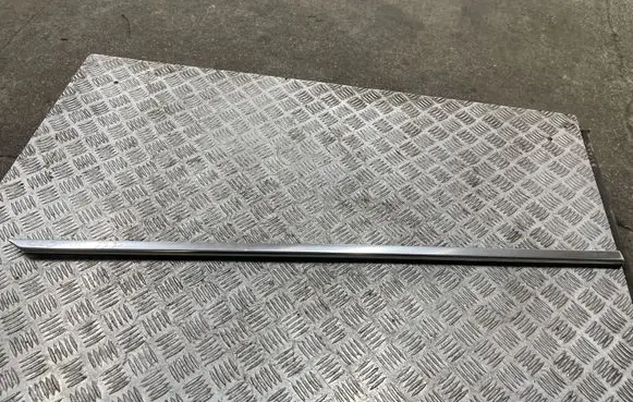 Front door glass trim molding