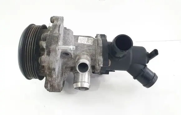 Mercedes-Benz A W176 Water pump A6512000501