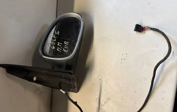 Volkswagen Golf V Front door electric wing mirror 010880