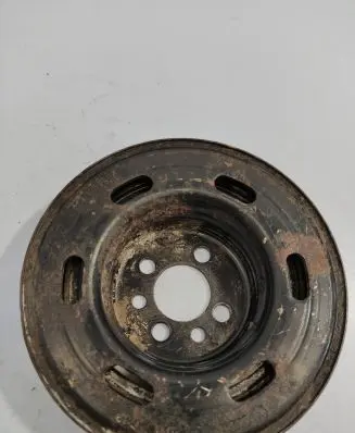 Volkswagen Golf IV Crankshaft pulley 06A105243E