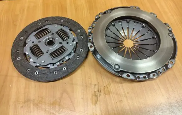 Peugeot Partner Clutch pressure plate 324038910