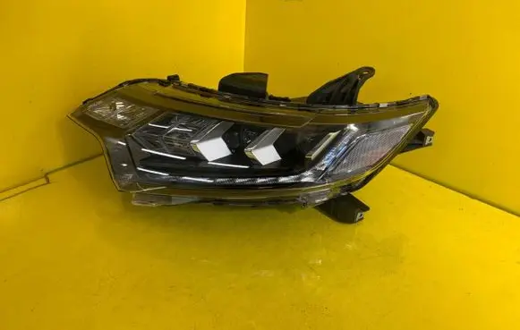 Mitsubishi Outlander Headlight/headlamp 8301D3-63