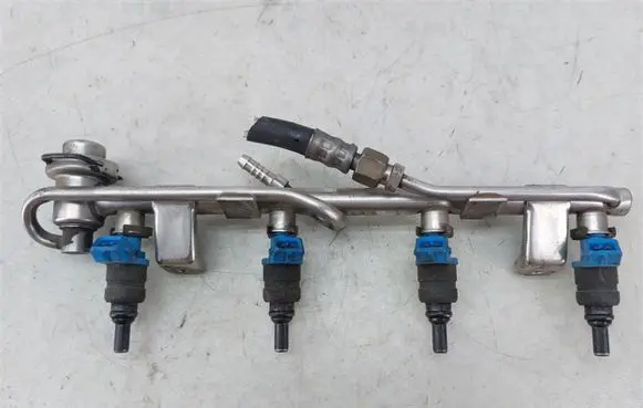 Volkswagen PASSAT B5 Fuel main line pipe 058133681B