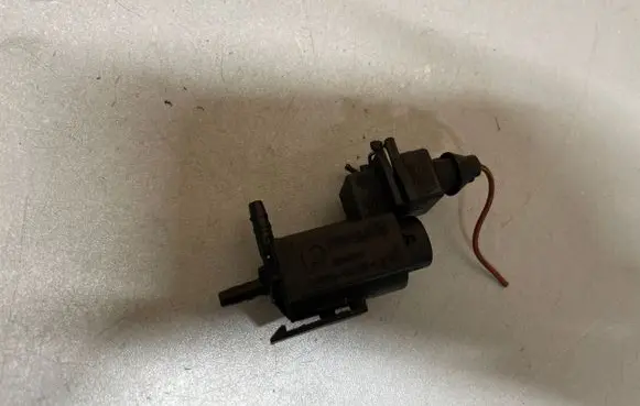 BMW 5 E60 E61 Turbo solenoid valve 1742712
