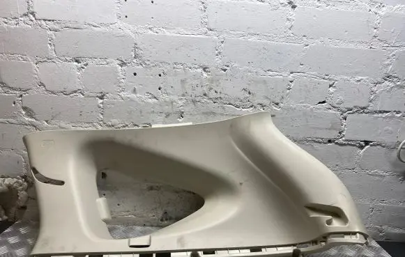(D)pillar trim (top)