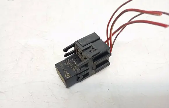 Mercedes-Benz E W211 Other relay 0025421219 A1301X43 033221A