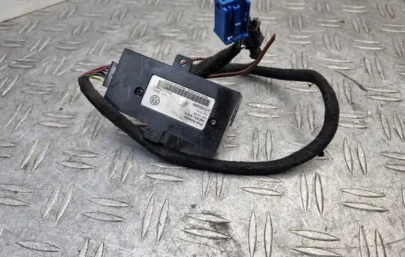 Volkswagen Golf V iPod connector socket 000051444K