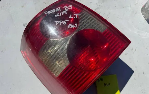 Volkswagen PASSAT B5 Rear/tail lights 3B5945095AE