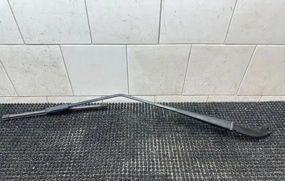 Front wiper blade arm