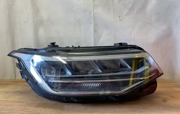 Volkswagen Tiguan Headlight/headlamp 5NC941036C