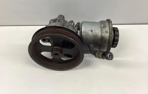 Toyota Avensis T250 Power steering pump