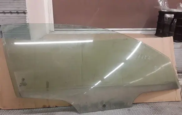Alfa Romeo 147 Front door window/glass (coupe) 