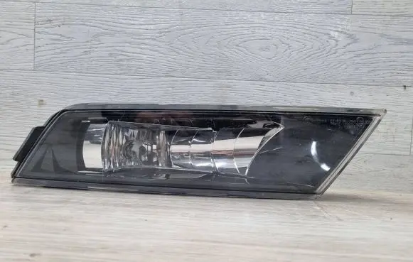 Skoda Superb B8 (3V) Front fog light 3V0941700