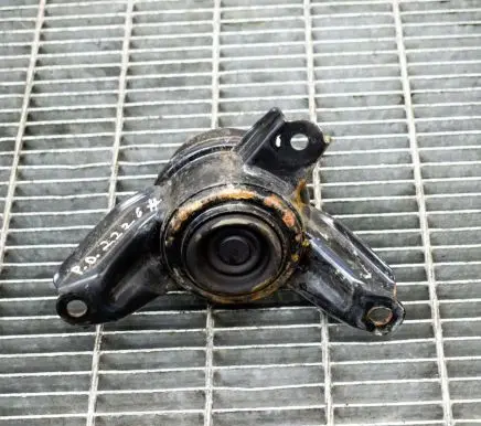 KIA Sportage Engine mount bracket 13D12B04704B