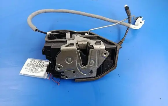 BMW 5 E60 E61 Front door lock 7202144