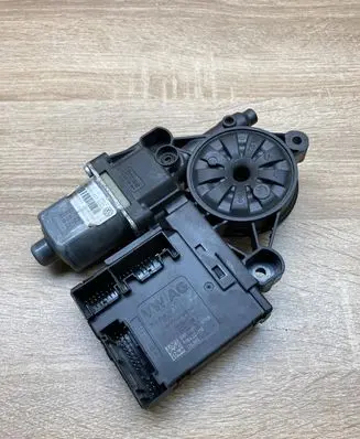 Volkswagen PASSAT B7 Front door window regulator motor 3C0959793C 3AA959701A