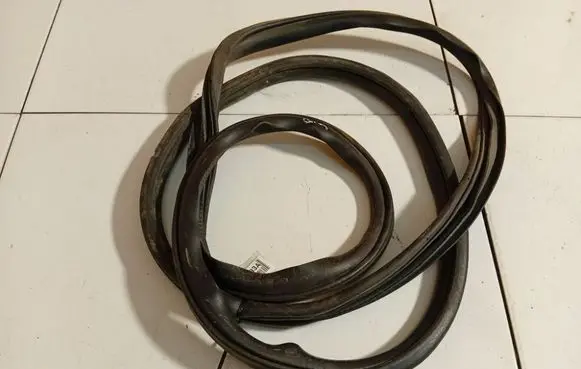 Rubber seal rear door