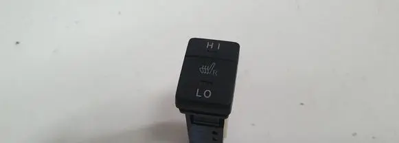 Toyota Auris E180 Seat heating switch