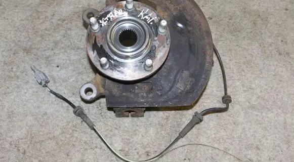 Nissan X-Trail T31 Front wheel hub spindle knuckle