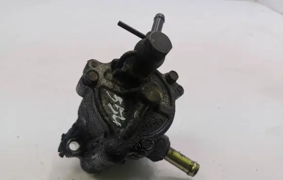 Toyota RAV 4 (XA20) Vacuum pump