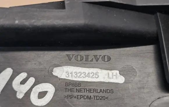 Volvo V60 Front bumper mounting bracket 31323425