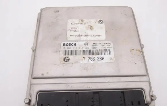 BMW 5 E39 Engine control unit/module 0281010144 7786266