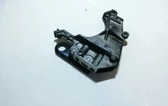 Peugeot 307 Engine mounting bracket 9635969880