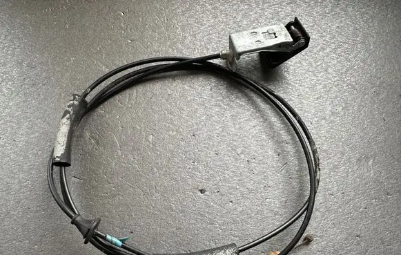 Opel Frontera B Engine bonnet (hood) release handle 97808822