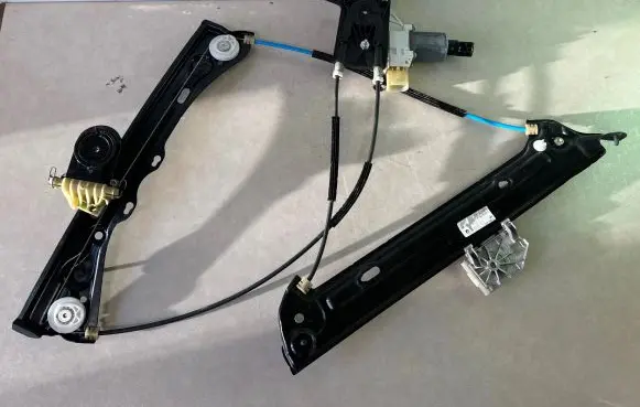 BMW 4 F36 Gran coupe Front door window regulator with motor 7326327